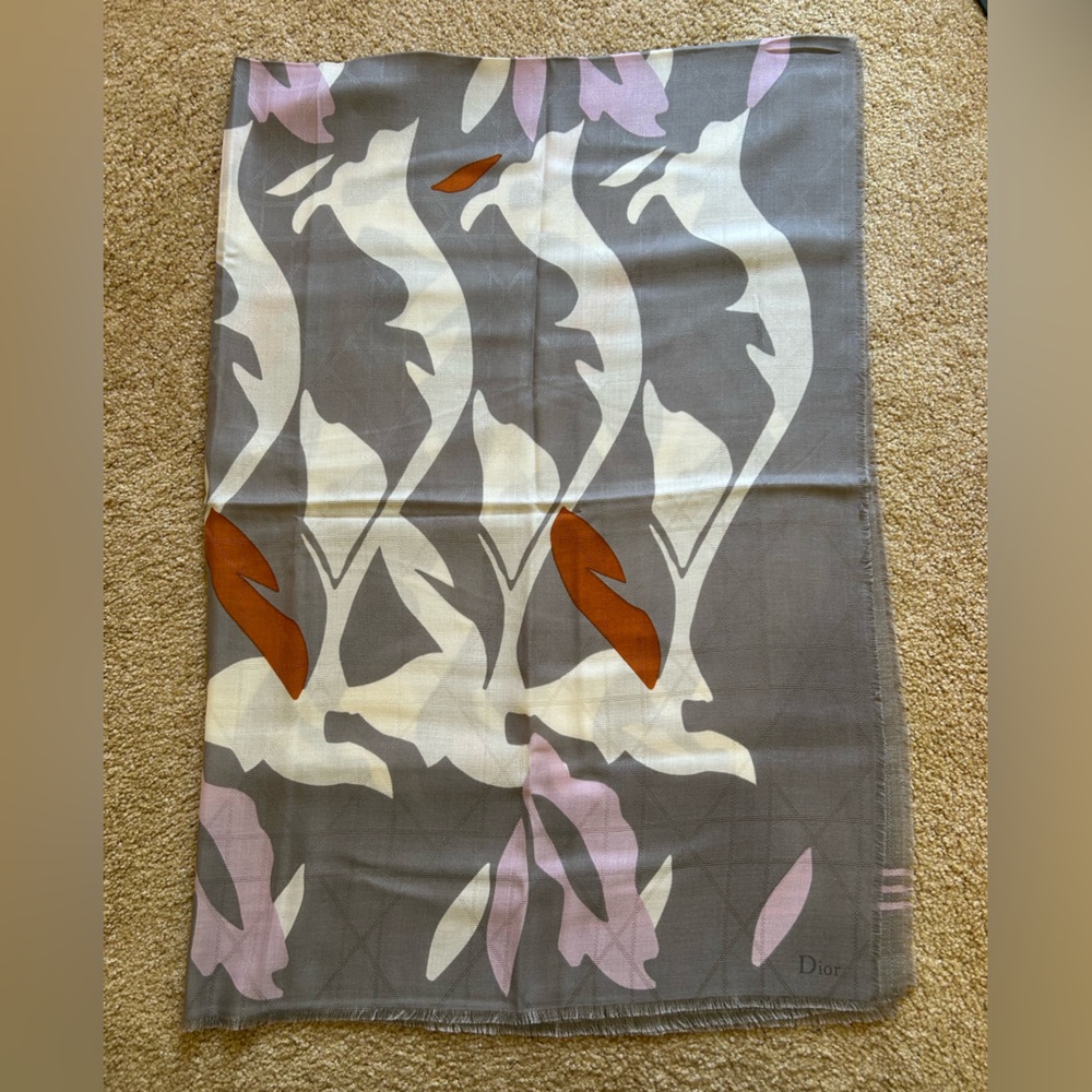 Abstract Leaf Print Scarf Grey silk-blend abstract print raw-edge scarf - Picture 5 of 5
